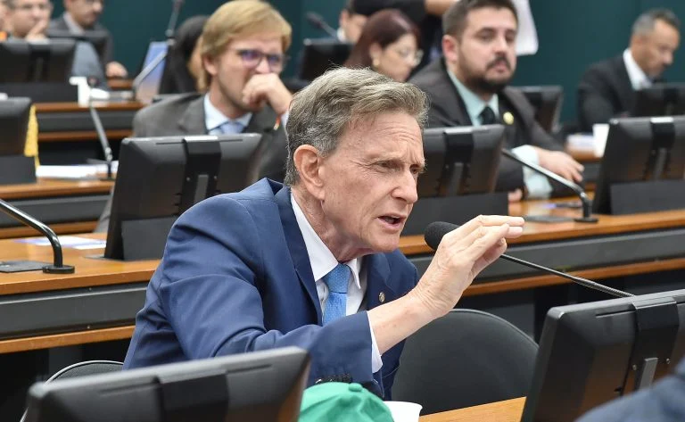 CCJ da Câmara aprova regulamentação da profissão de mergulhador profissional, entenda direitos, requisitos e regras para mergulho raso, profundo e saturado Comissão aprova regulamentação da profissão de mergulhador profissional - Notícias