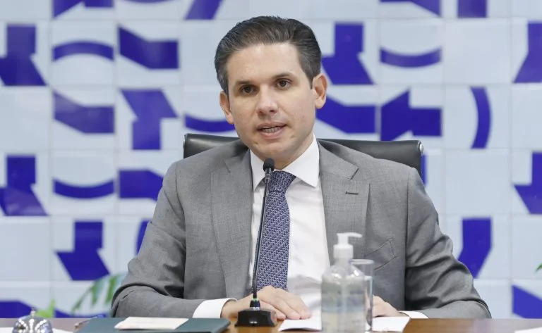 Projeto antifacção PL 5582/25: Hugo Motta garante prerrogativas da Polícia Federal e afasta risco à soberania nacional Motta: Câmara não aceita perda de prerrogativas da Polícia Federal nem ofensa à soberania do país - Notícias