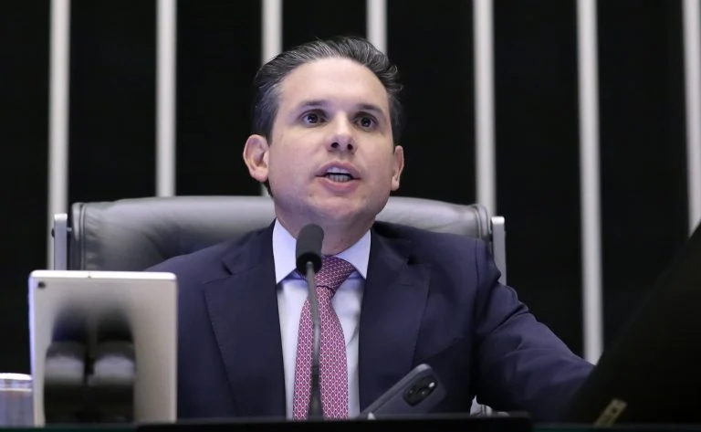 Hugo Motta defende união institucional no STF para enfrentar o crime organizado e articula papel da PF no projeto antifacção (PL 5582/25) Hugo Motta defende união institucional contra o crime organizado - Notícias