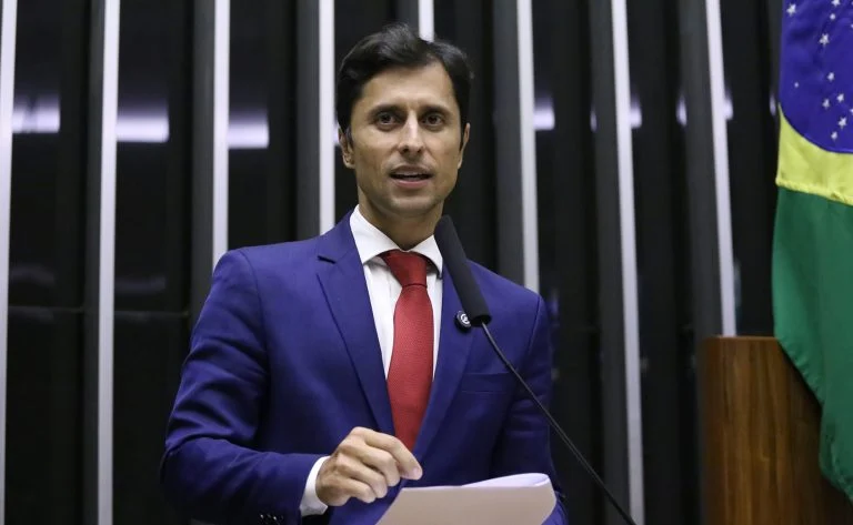 Câmara dos Deputados aprova PL 980/24 e envia ao Senado, priorizando formação de agente de segurança para abordar pessoa com deficiência Câmara aprova projeto que prevê formação de agente de segurança para abordar pessoa com deficiência - Notícias