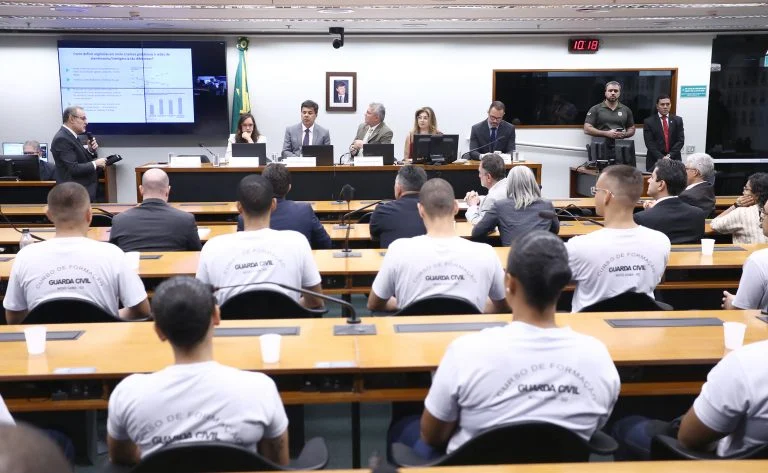 PEC da Segurança Pública: relator Mendonça Filho propõe mudanças estruturais, integração entre polícias e endurecimento contra o crime organizado Relator da PEC da Segurança Pública defende mudanças estruturais e maior integração entre forças policiais - Notícias