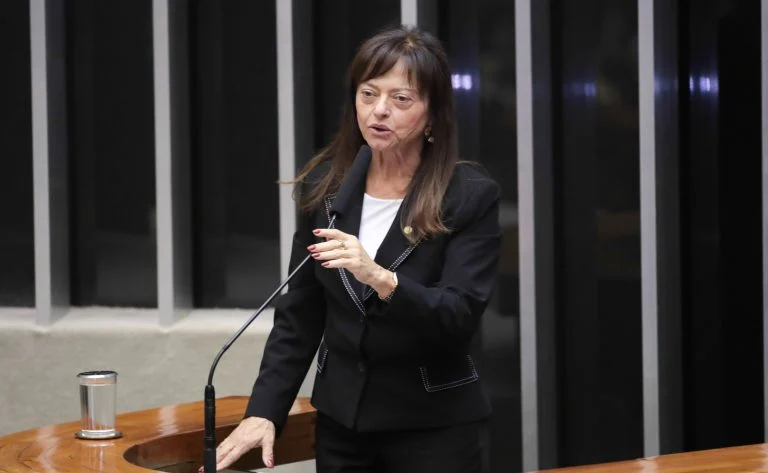 Lei Mariana Ferrer completa quatro anos, Alice Portugal celebra avanços contra a revitimização de vítimas na Justiça Deputada comemora avanços para evitar violência contra vítimas em processos judiciais; ouça - Notícias