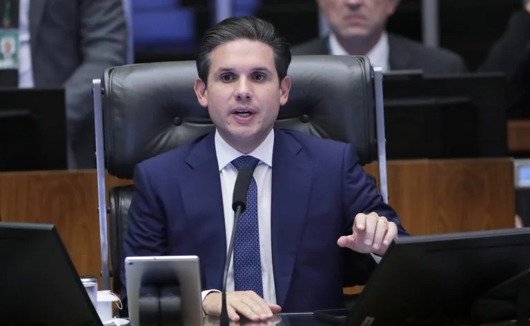 Projeto antifacção na Câmara: Hugo Motta chama aprovação do PL 5582/25 de resposta dura contra o crime organizado e envia texto ao Senado Motta diz que aprovação de projeto antifacção é resposta dura contra o crime organizado - Notícias