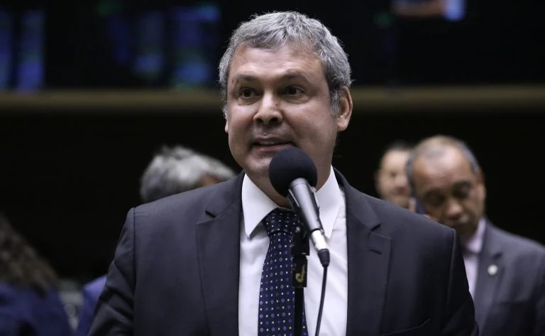 Oposição comemora aprovação do projeto de combate ao crime organizado na Câmara: o que muda no PL 5582/25 e por que o governo critica Oposição comemora aprovação do projeto de combate ao crime organizado - Notícias