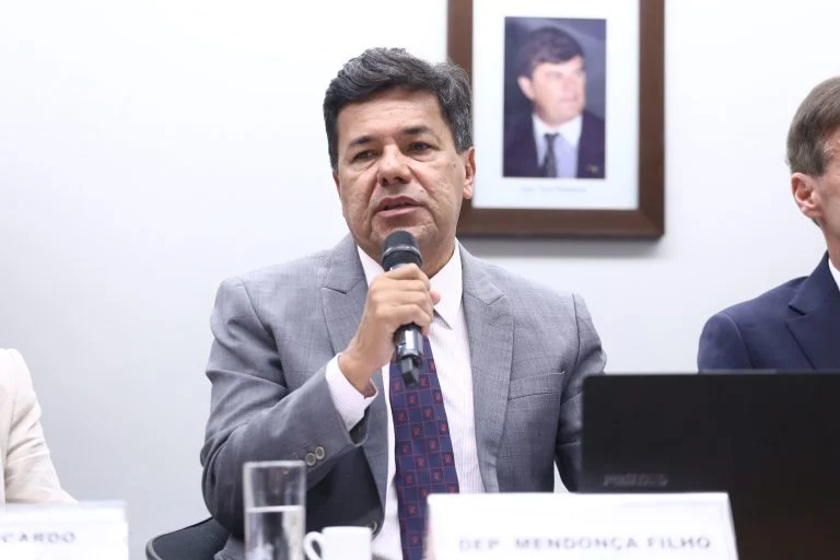 Competências federativas na segurança pública: Câmara promove audiência com foco nos estados e impacto da PEC 18/25 Comissão debate competências federativas na segurança pública sob a ótica dos estados - Notícias