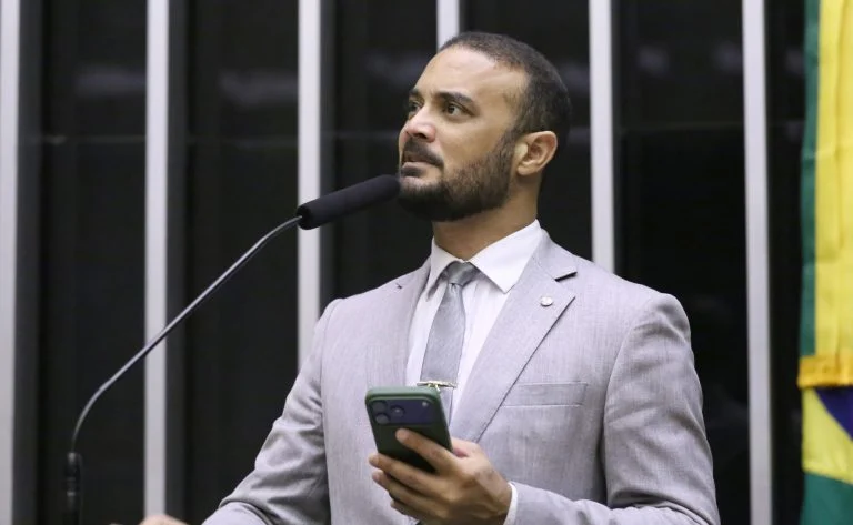 Cancelado debate na Câmara sobre o PL 2404/25 que define ‘fundada suspeita’ e novas regras para buscas e abordagens policiais Cancelado debate sobre proposta que cria regras para buscas e abordagens policiais - Notícias