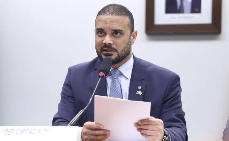 Aumento de pena para crimes contra agentes de segurança: CCJ aprova penas de até 40 anos e inclui homicídio no rol de crimes hediondos Comissão de Constituição e Justiça aprova aumento de pena para crimes contra agentes de segurança - Notícias