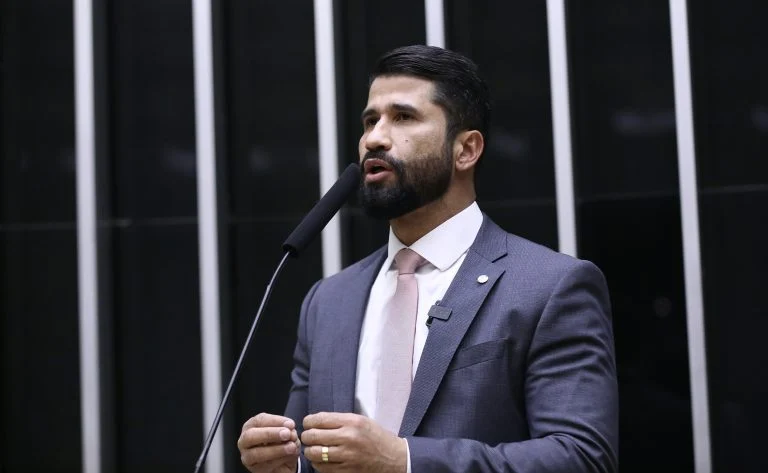 Modelo padronizado de boletim de ocorrência: Comissão da Câmara aprova PL 3666/25 e abre caminho para dados unificados no Sinesp Comissão aprova exigência de modelo padronizado para boletim de ocorrência policial - Notícias