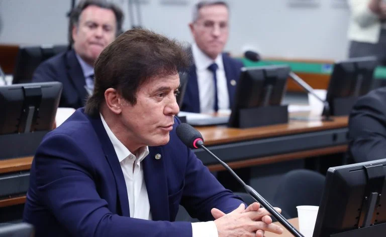 Certificado de Turismo Seguro: entenda o PL 4843/24 que busca atestar a segurança de destinos turísticos no Brasil Comissão aprova criação de certificado para atestar segurança de destinos turísticos - Notícias