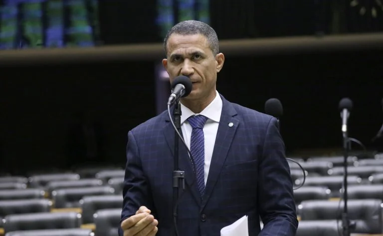Perícia em armas da segurança pública: comissão da Câmara aprova prazos de 10 a 90 dias no PL 4194/24 e envia texto à CCJ Comissão aprova projeto que define prazos para perícia em armas da segurança pública apreendidas - Notícias