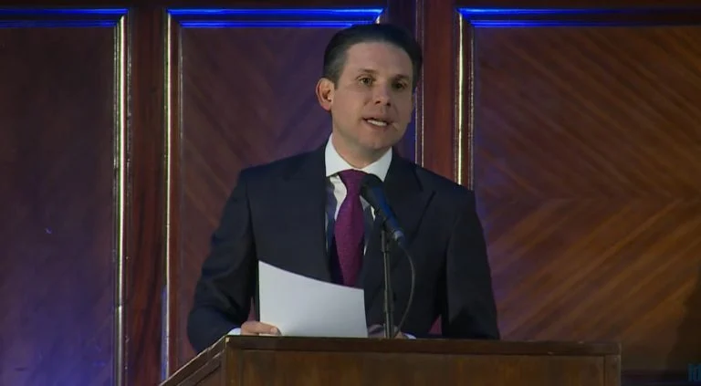 Hugo Motta antecipa votação de pacote contra facções na Câmara, pede protagonismo do Mercosul na segurança e projeta lei de IA ainda em 2025 Hugo Motta anuncia votação de propostas contra facções e defende Mercosul no combate à violência - Notícias