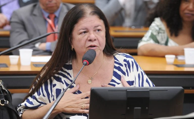 Atendimento acessível a mulheres com deficiência: Comissão da Câmara aprova mudanças na Lei Maria da Penha e PL 3728/21 avança Comissão aprova atendimento acessível a mulheres com deficiência vítimas de violência doméstica - Notícias