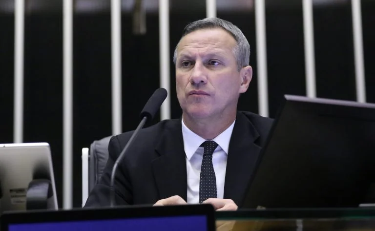 Comissão de Segurança aprova porte de arma para defensores públicos - Notícias