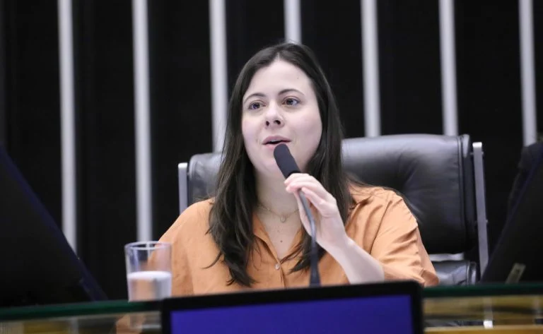 Comissão da Câmara aprova regra para agressor pagar tratamento psicológico de vítimas, com cobrança rápida via Lei Maria da Penha Comissão aprova obrigação de agressor pagar tratamento psicológico de vítimas de violência doméstica - Notícias