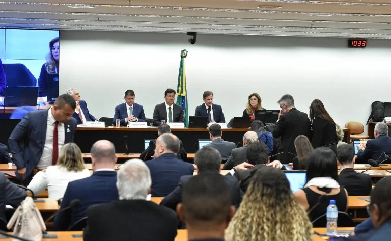 PEC 18/25: Caiado e Tarcísio atacam proposta de segurança pública, cobram autonomia dos estados e mais recursos da União Caiado e Tarcísio criticam proposta sobre segurança pública e defendem autonomia - Notícias