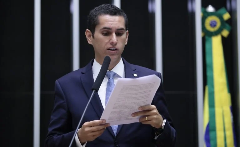 Comissão da Câmara aprova aumento de pena para quem danificar redes de abastecimento de água, com prisão de até 8 anos e metas de eficiência hídrica Comissão aprova aumento de pena para quem danificar redes de abastecimento de água - Notícias