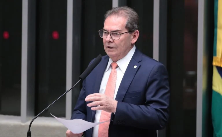 Câmara aprova projeto que reduz penas dos condenados pelo 8 de janeiro, entenda o que muda nas condenações, na progressão de regime e no caminho no Senado Câmara aprova projeto que reduz penas dos condenados pelo 8 de janeiro - Notícias