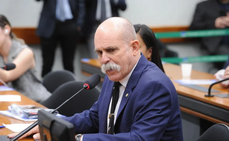 Tráfico de drogas em escolas: Câmara aprova majorante de até 2/3 e projeto avança para a CCJ Comissão aprova punição maior para tráfico de drogas em estabelecimentos de ensino - Notícias