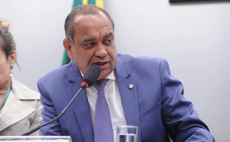 Instalação obrigatória de proteção em apartamentos: comissão da Câmara aprova regra para janelas, sacadas e varandas com crianças e pets Comissão aprova instalação obrigatória de proteção em apartamentos com crianças e animais - Notícias