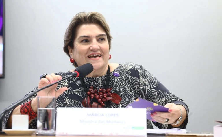 Ministra das Mulheres celebra R$ 108 milhões em emendas e execução de 100% da verba contra violência de gênero na Câmara dos Deputados Ministra das Mulheres destaca R$ 108 mi em emendas e execução total de verba contra violência - Notícias