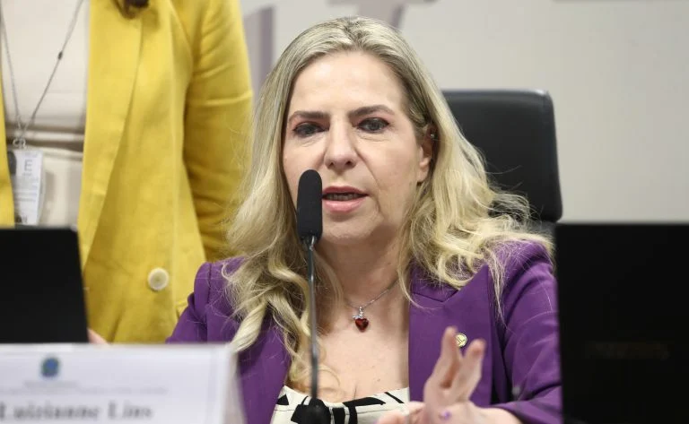 Comissão Mista de Combate à Violência contra a Mulher é instalada no Congresso, com Luizianne Lins na presidência e Teresa Leitão na vice para 2025-2026 Instalada Comissão Mista de Combate à Violência contra a Mulher - Notícias