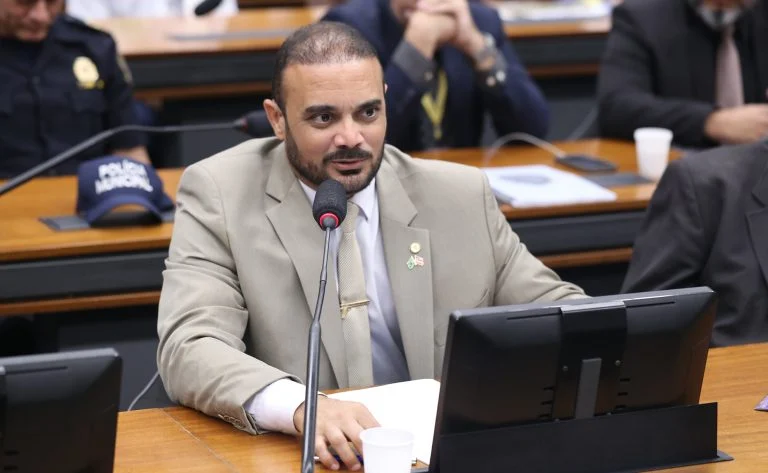 Insurgência criminal: Comissão da Câmara aprova crime hediondo com pena de até 40 anos e progressão só após 90% Comissão aprova definição de insurgência criminal com pena de até 40 anos de prisão - Notícias