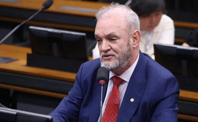 Câmara avança com programa para combater cyberbullying contra pessoas com deficiência: entenda o PL 2534/25, medidas e próximos passos Comissão aprova programa para combater cyberbullying contra pessoas com deficiência - Notícias