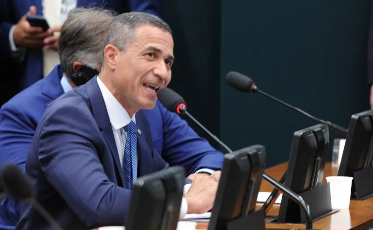Aumento de pena para crimes contra agentes de segurança: Comissão da Câmara aprova mudanças no Código Penal e exige 35% para progressão Comissão aprova aumento de pena para crimes contra agentes de segurança - Notícias