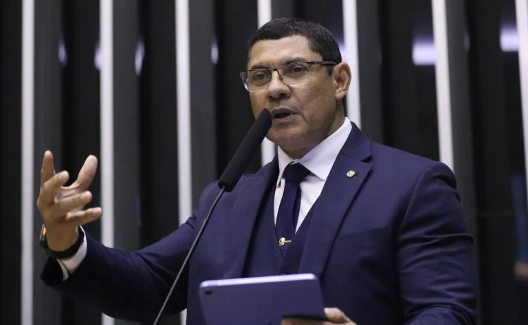 Comissão da Câmara aprova compartilhamento de dados na fronteira para combater crimes transnacionais e endurecer pena por associação criminosa Comissão aprova compartilhamento de dados para combater crimes transnacionais na fronteira - Notícias