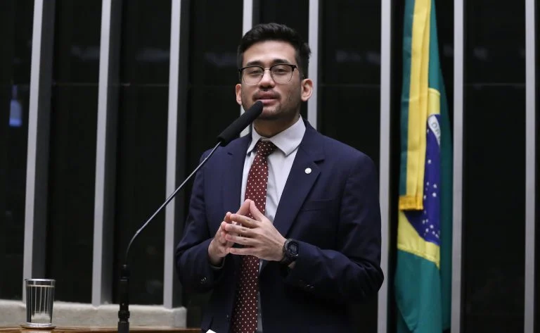 Barulho excessivo de veículos: Câmara discute PL 4573/25 que prevê prisão em caso de reincidência e multa de R$ 1 mil Projeto estabelece pena de prisão para quem reincidir em barulho excessivo de veículos - Notícias