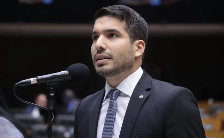 Comissão aprova projeto que proíbe a entrada no país de veículos ligados a criminosos - Notícias