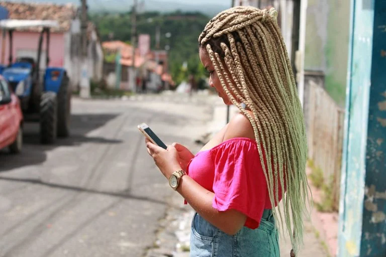 PL 745/25 quer obrigar operadoras a enviar alerta por SMS sobre pessoas desaparecidas, com disparos geolocalizados; veja o que muda Projeto obriga operadoras a enviar alerta por SMS sobre pessoas desaparecidas - Notícias