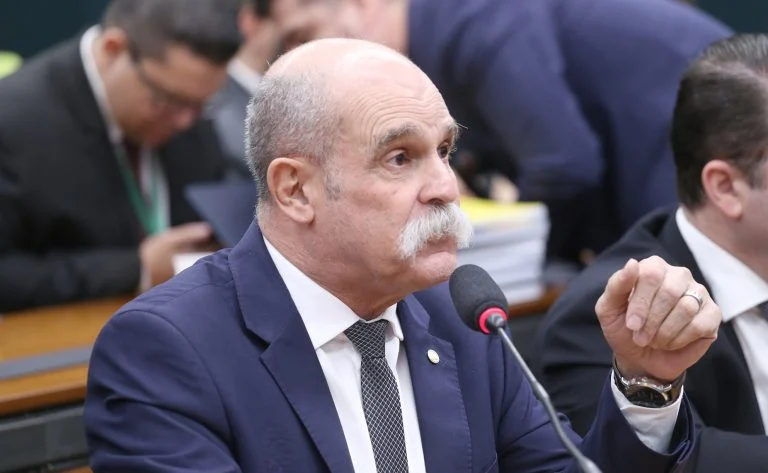 Projeto que proíbe fiança no terceiro inquérito policial está em análise na Câmara dos Deputados, entenda o PL 1144/25 e o impacto na audiência de custódia Projeto proíbe fiança para quem for preso a partir do terceiro inquérito policial - Notícias