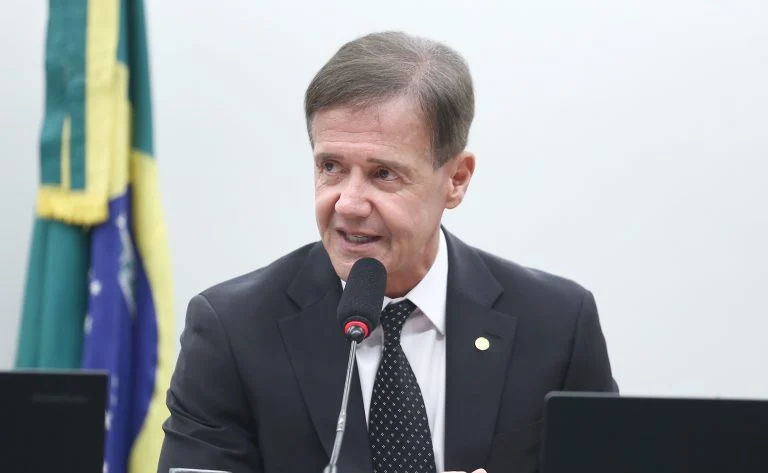 Comissão aprova proibição de armas para quem estiver sob medida protetiva - Notícias
