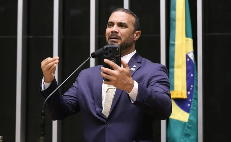 Exploração sexual infantil como organização criminosa? Entenda o que prevê o PL 4746/25 e como isso pode mudar investigações no Brasil Relator quer enquadrar exploração sexual infantil como crime de organização; ouça a entrevista - Notícias
