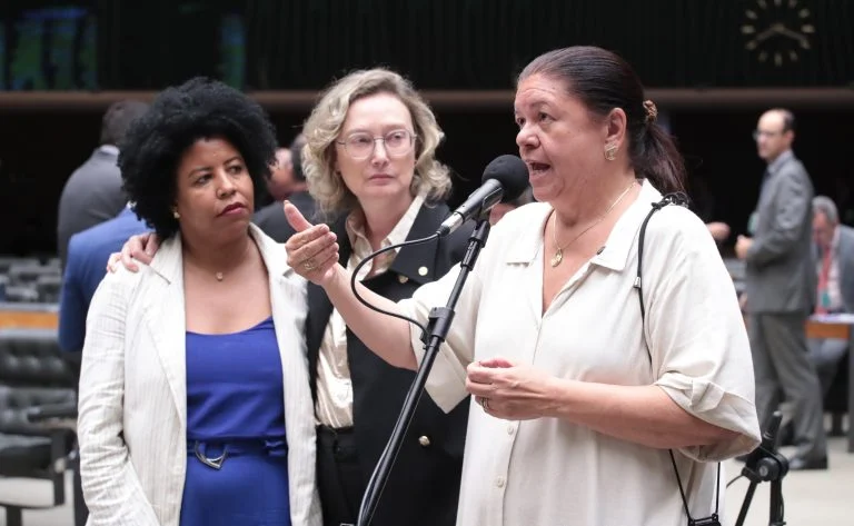 Câmara dos Deputados pautará na próxima semana punições para violência vicária, unindo mudanças na Lei Maria da Penha e no Código Penal Câmara votará na semana que vem projetos que criam punição contra violência vicária - Notícias