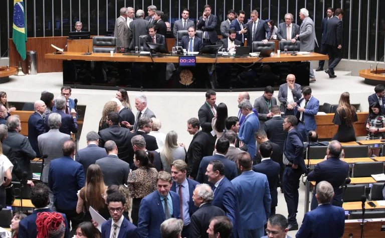 Projeto de lei antifacção: Câmara aprova versão final com penas de 20 a 40 anos e envia texto à sanção, sem Cide das bets Câmara conclui votação do projeto de lei antifacção; texto segue para sanção - Notícias