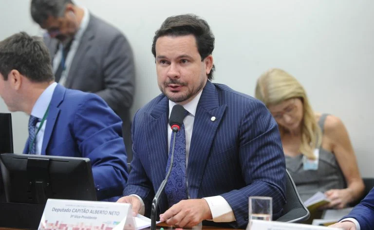 Comissão aprova inclusão da Polícia Penal no Fundo Constitucional do DF - Notícias