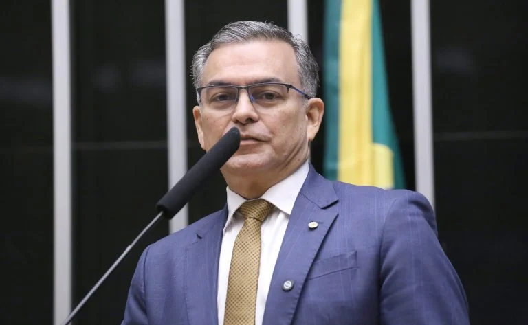 Lei Vizinho Guardião: comissão da Câmara aprova obrigatoriedade de denúncia por suspeita de violência contra menores, entenda regras, punições e próximos passos Comissão aprova obrigatoriedade de denúncia em caso de suspeita de violência contra menores - Notícias