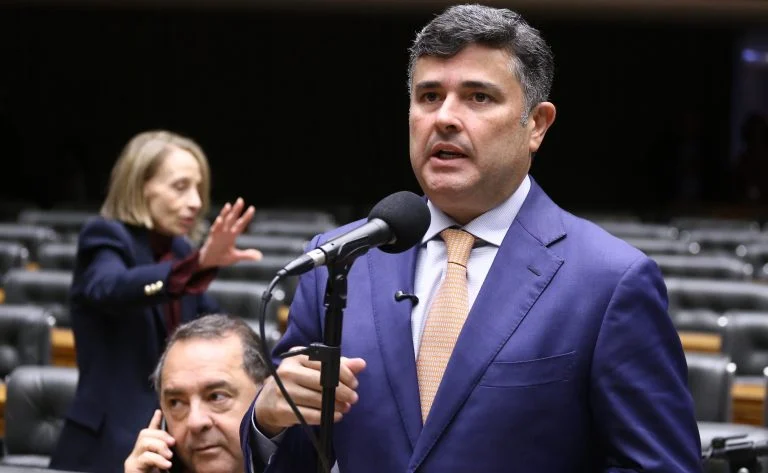 Fundo Nacional de Segurança Pública poderá financiar casas-abrigo para mulheres vítimas de violência, entenda o que prevê o PL 6337/25 em análise na Câmara Projeto permite uso do Fundo de Segurança Pública para abrigos de mulheres vítimas de violência - Notícias