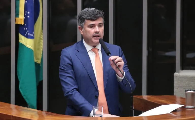 PL 6348/25 inclui mulheres vítimas de violência doméstica no Programa Federal de Proteção, com prioridade e apoio financeiro Projeto inclui mulheres vítimas de violência doméstica em programa federal de proteção - Notícias