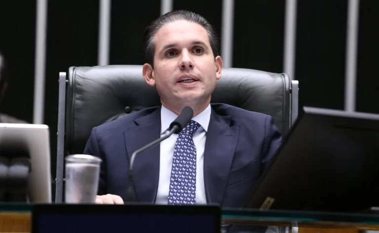 Câmara promete intensificar ações para enfrentar o crime organizado: Hugo Motta cita quase 50 projetos de segurança pública aprovados Motta: não faltará determinação da Câmara para enfrentar o crime organizado - Notícias