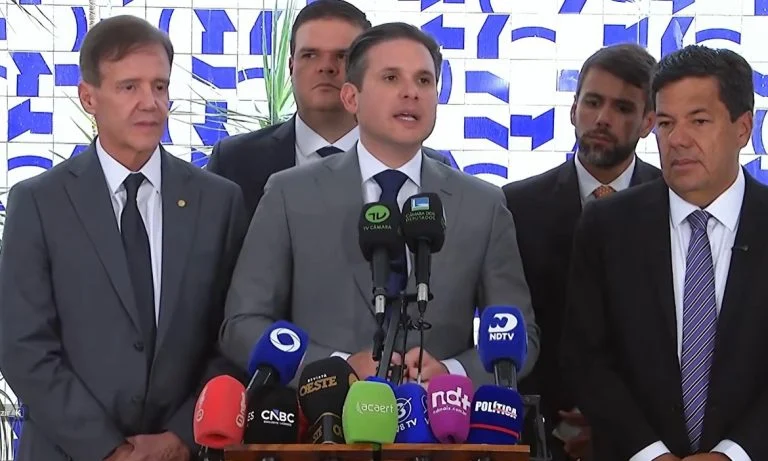 PEC da Segurança Pública vai ao Plenário hoje na Câmara, sem redução da maioridade penal, diz Hugo Motta PEC da Segurança Pública vai ao Plenário hoje, sem redução da maioridade penal - Notícias