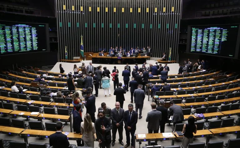 PEC da Segurança Pública aprovada na Câmara em 2º turno, com 461 a 14, detalha recursos das bets, Fundo Social do pré-sal e abre caminho para polícias municipais Câmara aprova PEC da Segurança Pública em 2º turno - Notícias