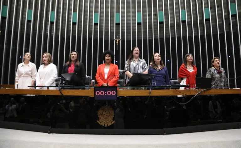 Leis aprovadas pelo Congresso em 2025: o que muda para as mulheres, do combate à violência à mamografia a partir dos 40 no SUS Leis aprovadas pelo Congresso em 2025 ampliam direitos das mulheres e reforçam combate à violência - Notícias