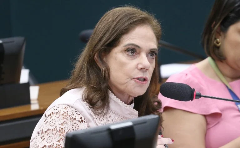 CCJ aprova isenção de multa de aluguel para mulher vítima de violência doméstica, entenda como vai funcionar e o que muda na Lei do Inquilinato Comissão de Constituição e Justiça aprova isenção de multa de aluguel para mulher vítima de violência doméstica - Notícias