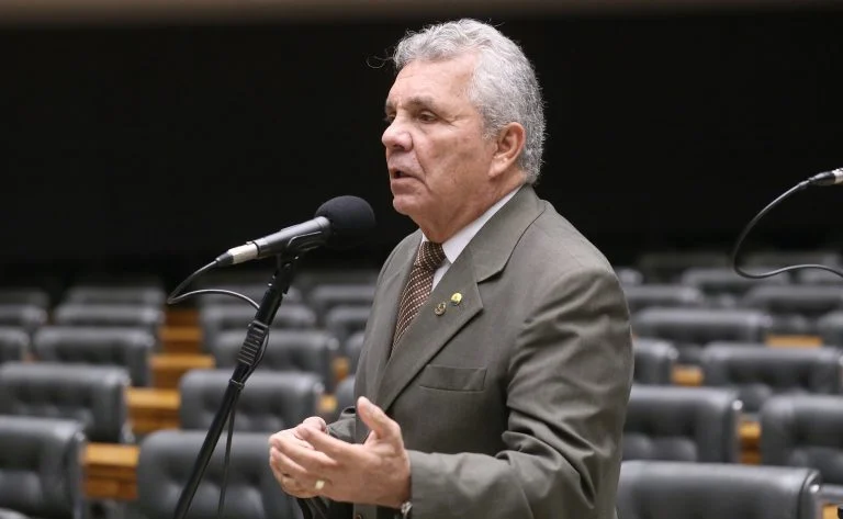 Aumento de pena para crime de extorsão: Comissão da Câmara aprova punições maiores em casos de tomada forçada de propriedades Comissão aprova aumento de pena para crime de extorsão em caso de tomada forçada de propriedades - Notícias