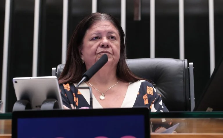CCJ aprova PL 5609/19 para acelerar medidas protetivas de natureza cível na Lei Maria da Penha, abrindo caminho para sanção presidencial Comissão aprova projeto que prevê aplicação rápida de medidas protetivas de natureza cível para a mulher - Notícias