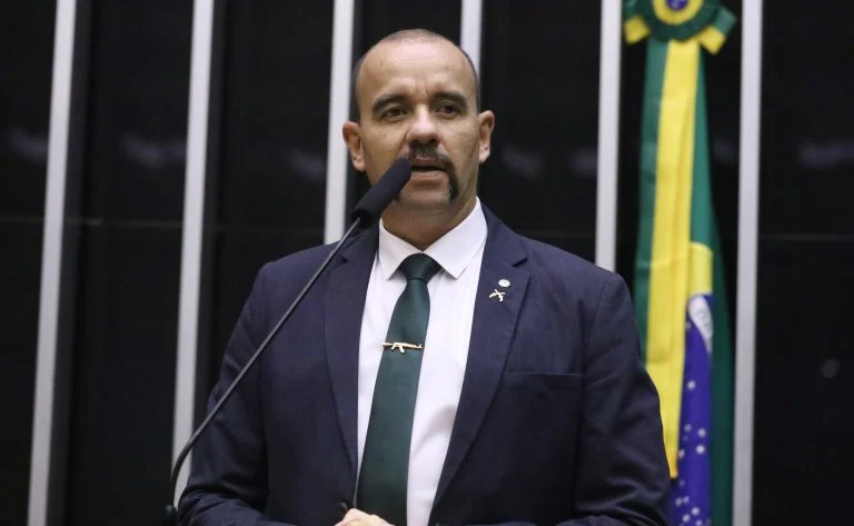 Comissão da Câmara aprova mudança que permite integralidade em pensões de militares estaduais, entenda o que pode mudar de 2004 a 2019 Comissão aprova alteração de regra sobre integralidade em pensões de militares estaduais - Notícias