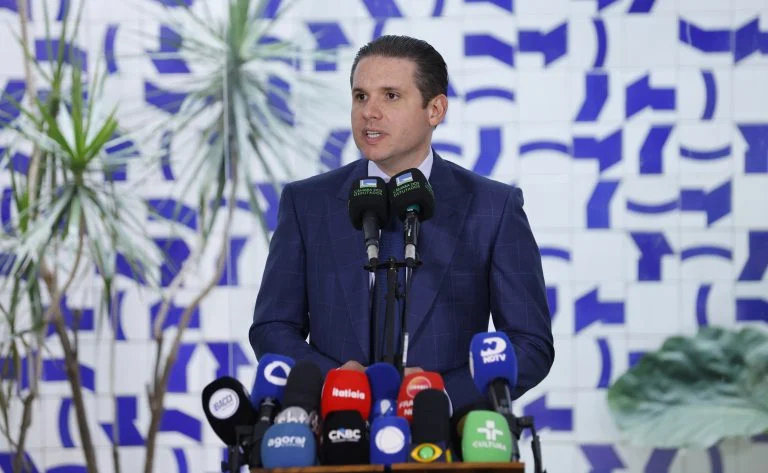 Sala Lilás na Câmara dos Deputados será inaugurada por Hugo Motta para atender mulheres vítimas de violência e fortalecer o PL 6674/25 Antes que Aconteça Hugo Motta anuncia inauguração da Sala Lilás na Câmara para atender mulheres vítimas de violência - Notícias